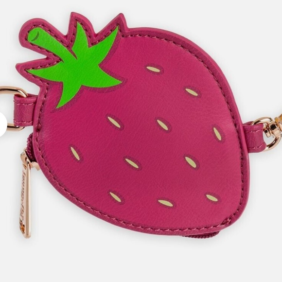 Disney loungefly Lotso purse smells like strawberries - Picture 13 of 16